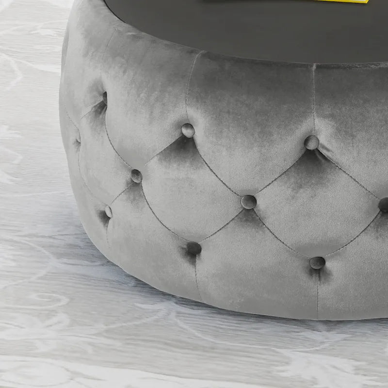 Runder, mit Knöpfen getufteter Samthocker mit Tischplatte aus gehärtetem Glas, moderner Glamour-Stil, Beige
