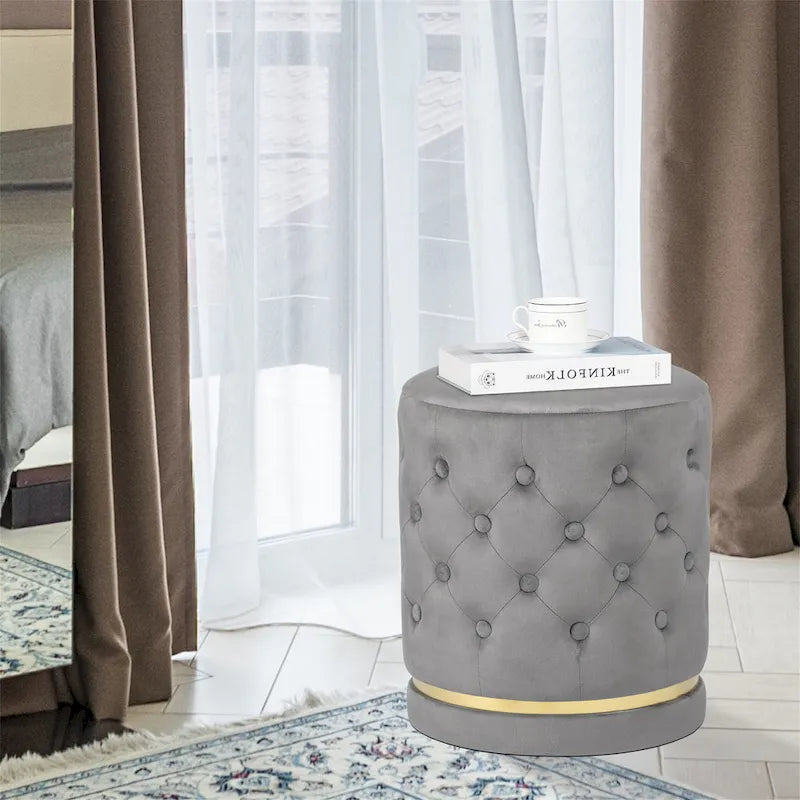 Pouf rotondo in velluto con capitonné a bottoni e base in metallo, vari colori