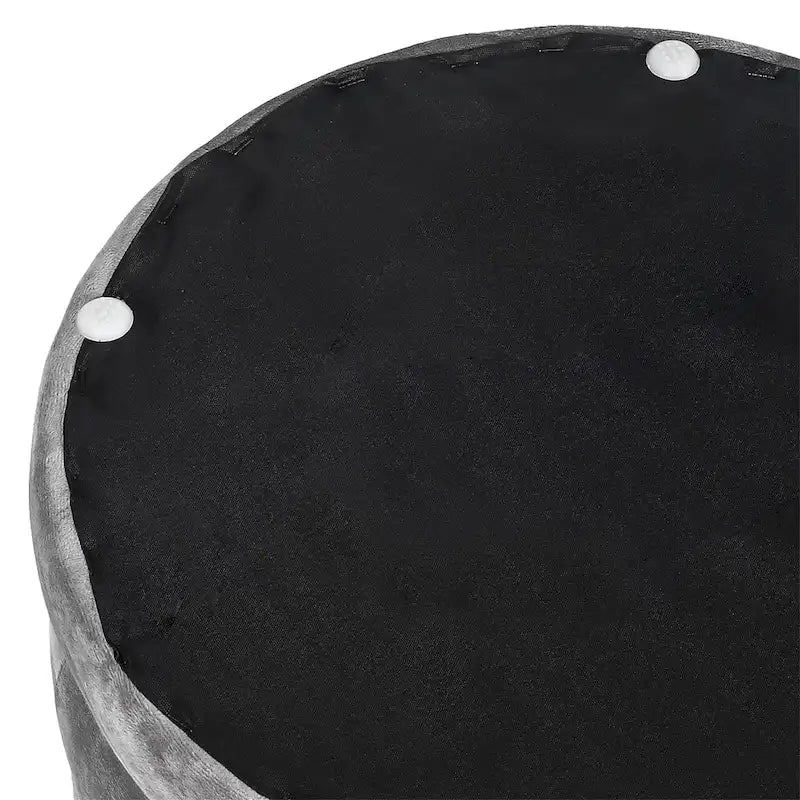 Pouf rotondo in velluto con capitonné a bottoni e base in metallo, vari colori