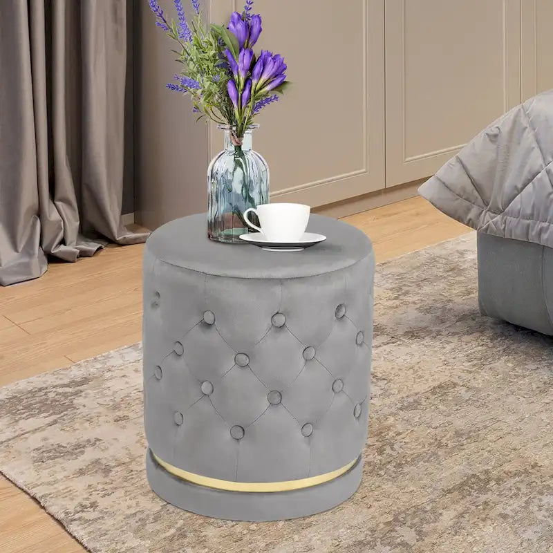 Pouf rotondo in velluto con capitonné a bottoni e base in metallo, vari colori
