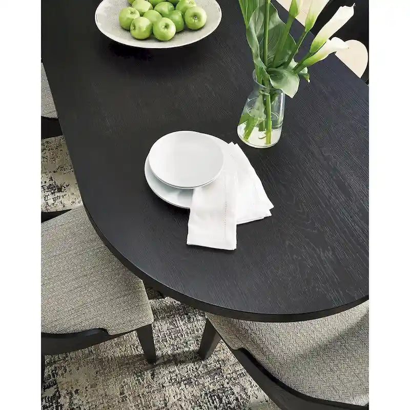 Ovale zwarte eettafel met voet in art-decostijl, geschikt voor 8 personen